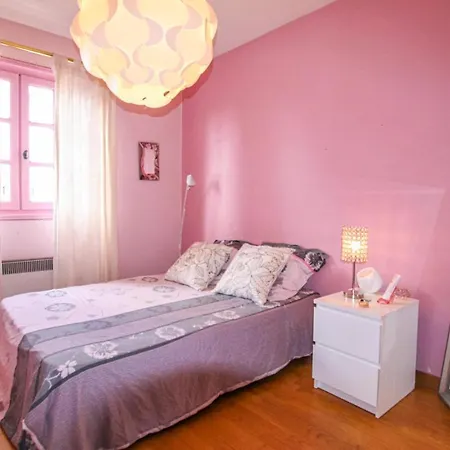 Holiday home Lovely In