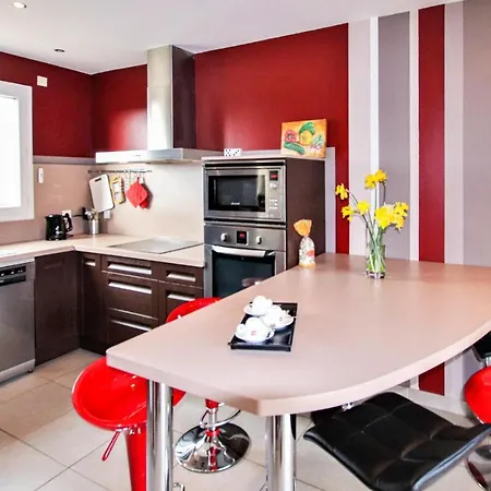 Holiday home Lovely In